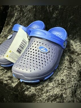 Kids Blue Norty Footwear Slip On Shoes Size 11
New with tags